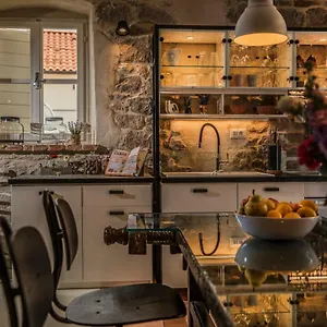 Pauletta Apartment